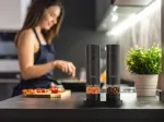 ELDOM ZMP5 BATTERY-POWERED PEPPER AND SALT GRINDER SET WITH STAND, BLACK