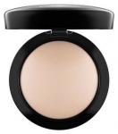 Kompaktne pulber MAC Mineralize Skinfinish, light, 10 g