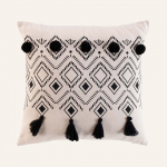 Dekoratiivne padi Douceur Nalika, must/kreemjasvalge, 40 cm x 40 cm